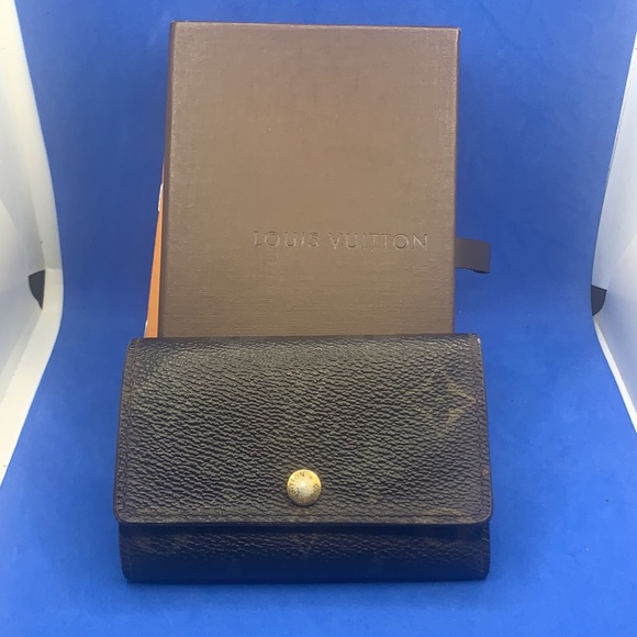 🤎 Louis Vuitton Monogram signature design LV Logo 6 key holder - Picture 1 of 8